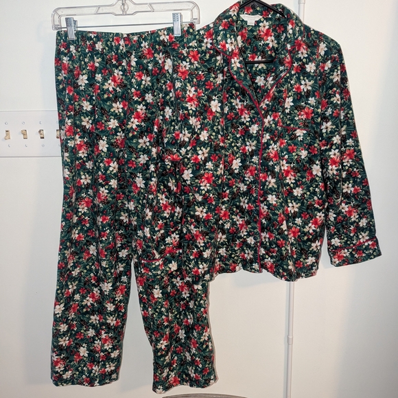 Floral Pinecone Pajamas Set - Picture 6 of 9
